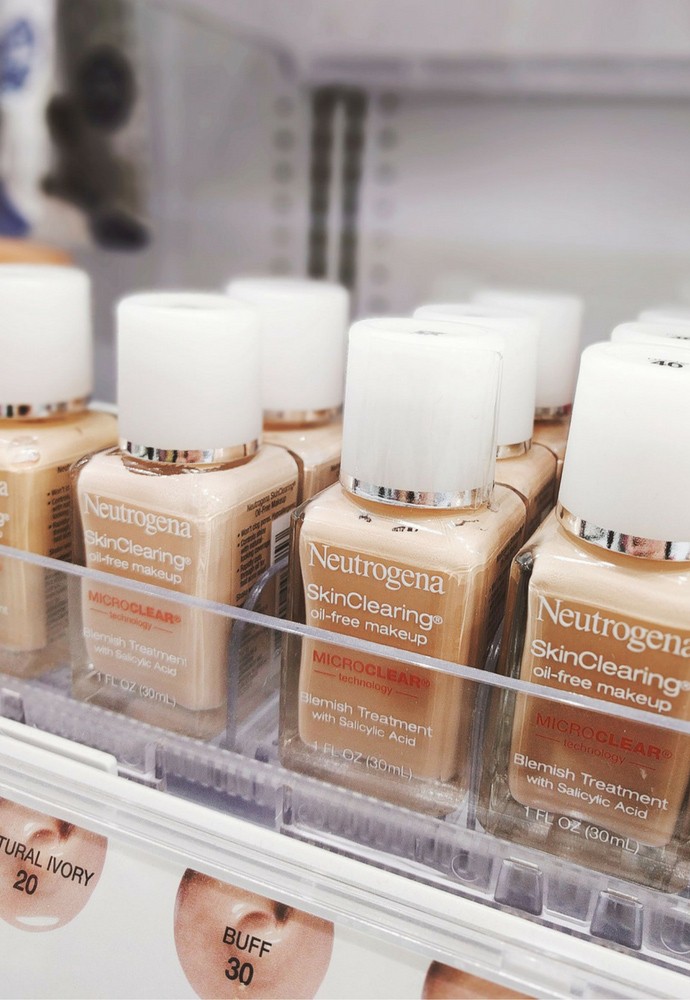 Neutrogena Hydro Boost Makeup - via @glamorable #neuyearneuyou #makeup #neutrogena #drugstorebeauty